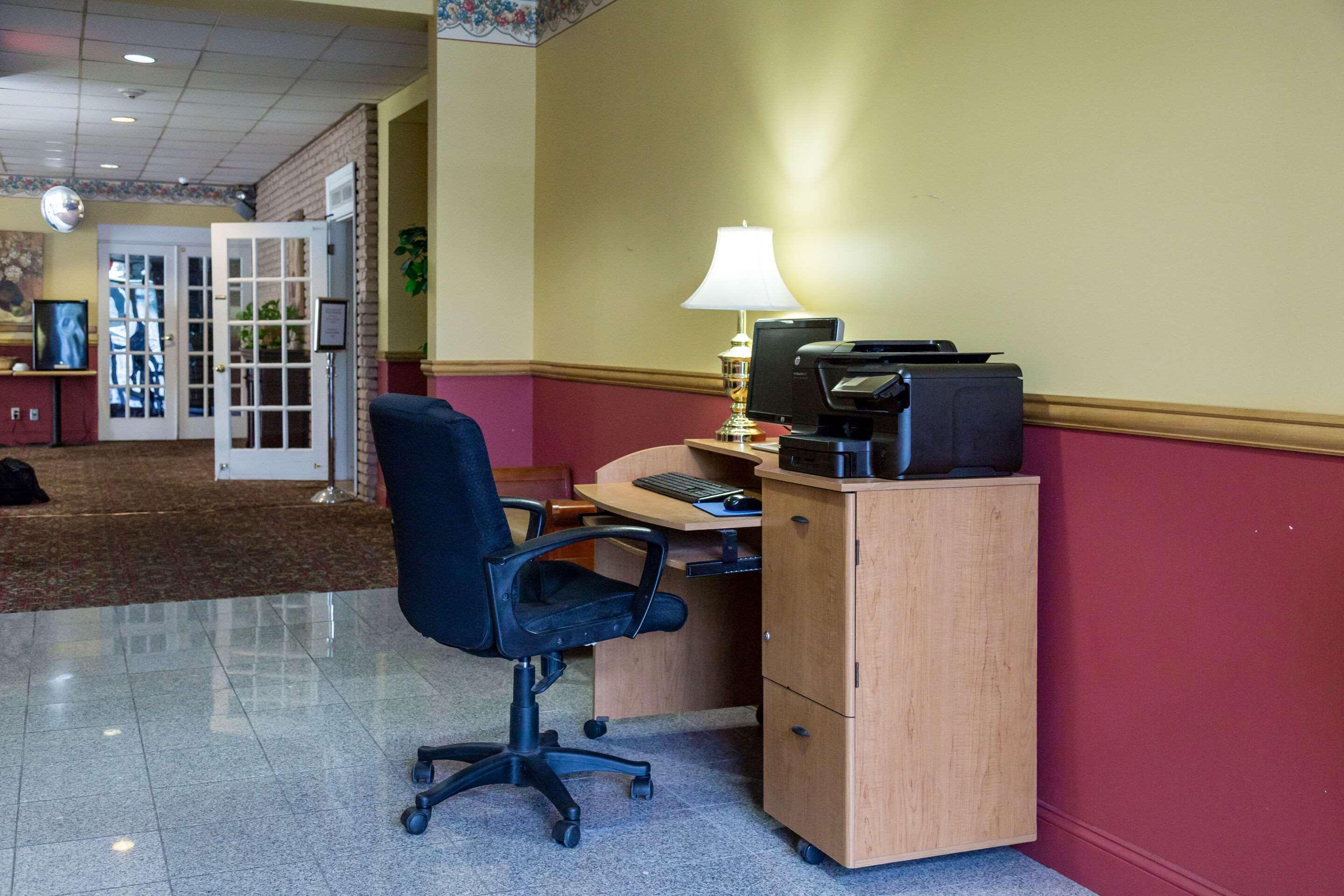 Fireside Inn & Suites Auburn Льюистон Экстерьер фото